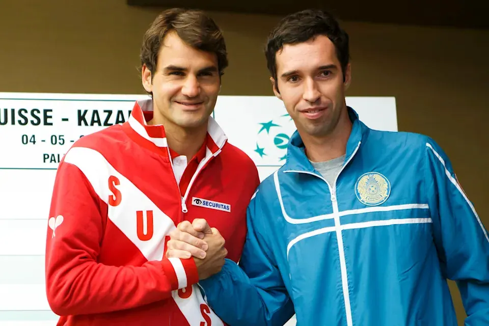 Mikhail Kukushkin with Roger Federer